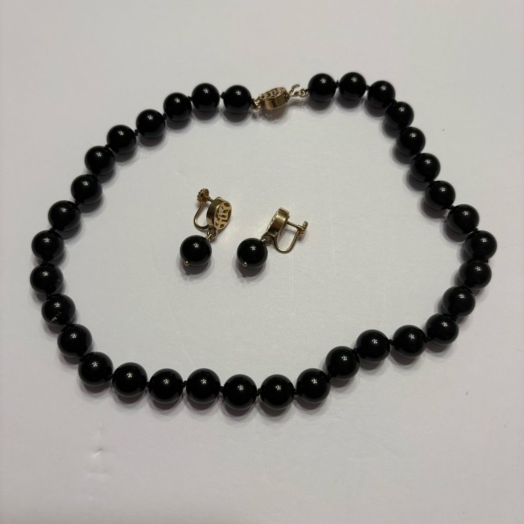 Vintage 14k Gold Black Onyx Single Strand Necklace And Screw On Onyx Earrings